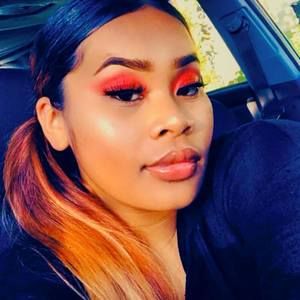 Meet your Posher, Chloe